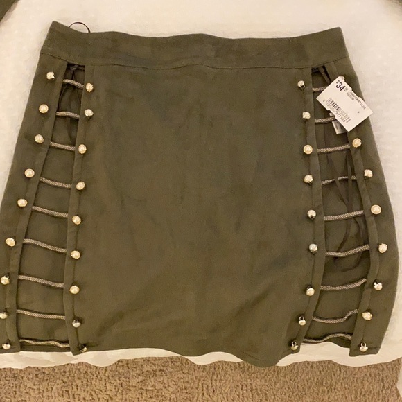 BRAND NEW never worn- 2 piece set. - Picture 2 of 7